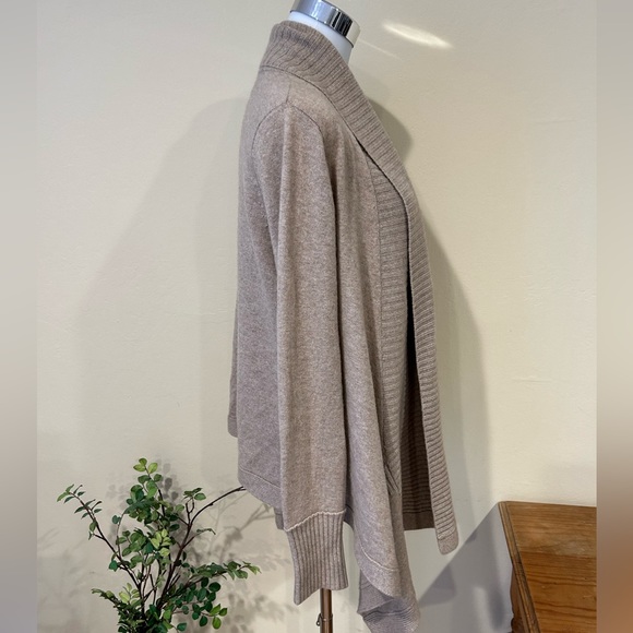 100% Cashmere CLUB MONACO (Italian Cashmere) high/low cardigan Taupe Size: S/P - Picture 10 of 14